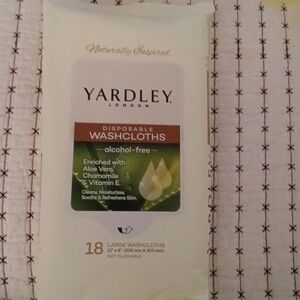 2 YARDLEY LONDON 18 DISPOSABLE WASHCLOTHS WITH ALOE VERA, CHAMOMILE & VITAMIN E.